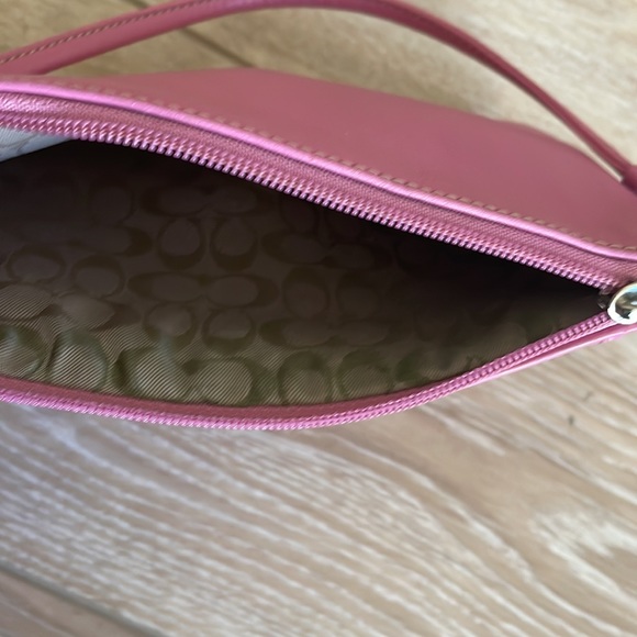 Vintage Coach Wristlet - Picture 5 of 7